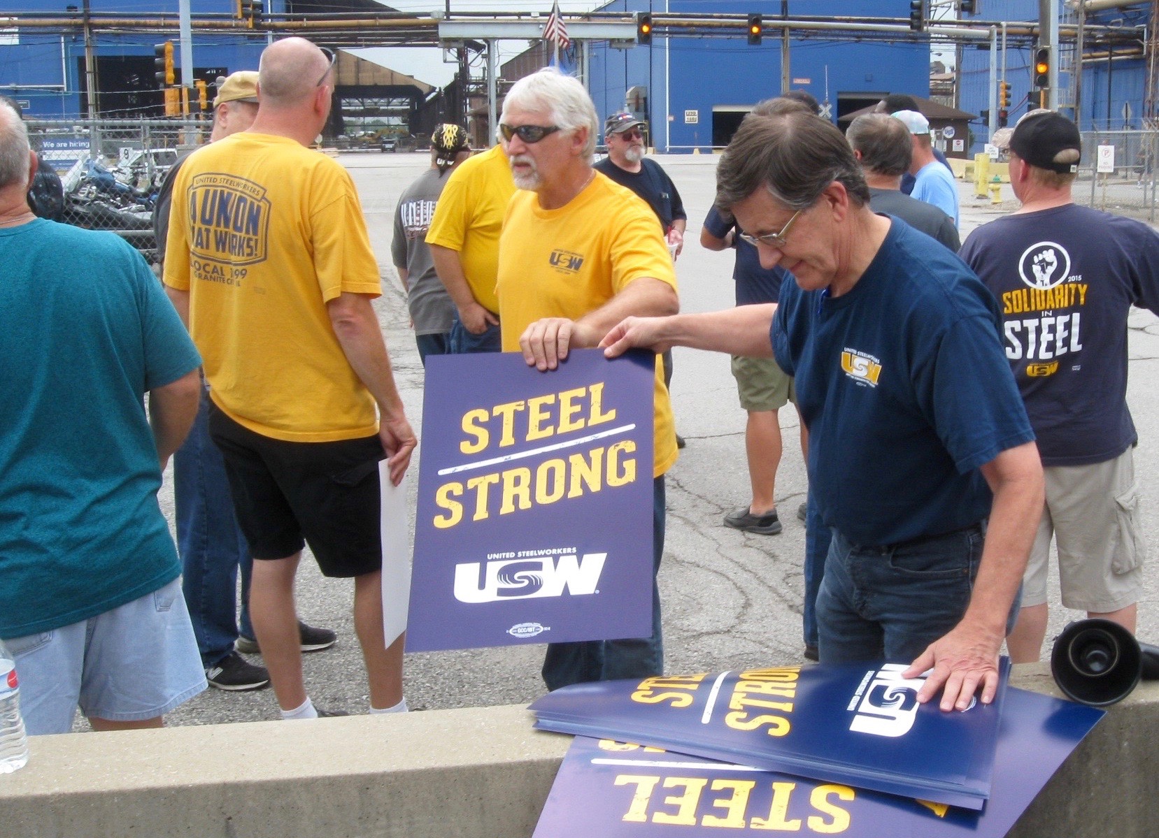 Steelworkers pacts with U.S. Steel, Cleveland Cliffs expire