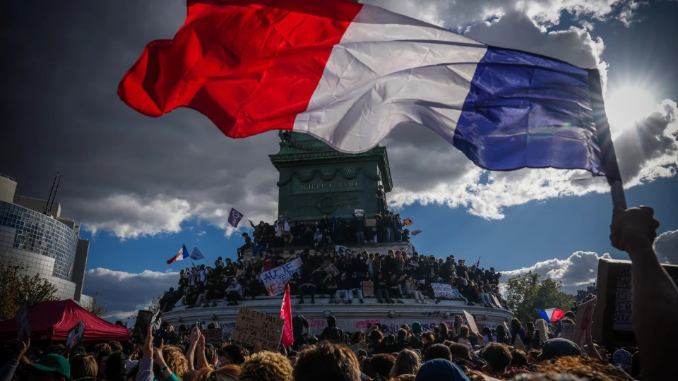 Sights and sounds of  the new French Revolution